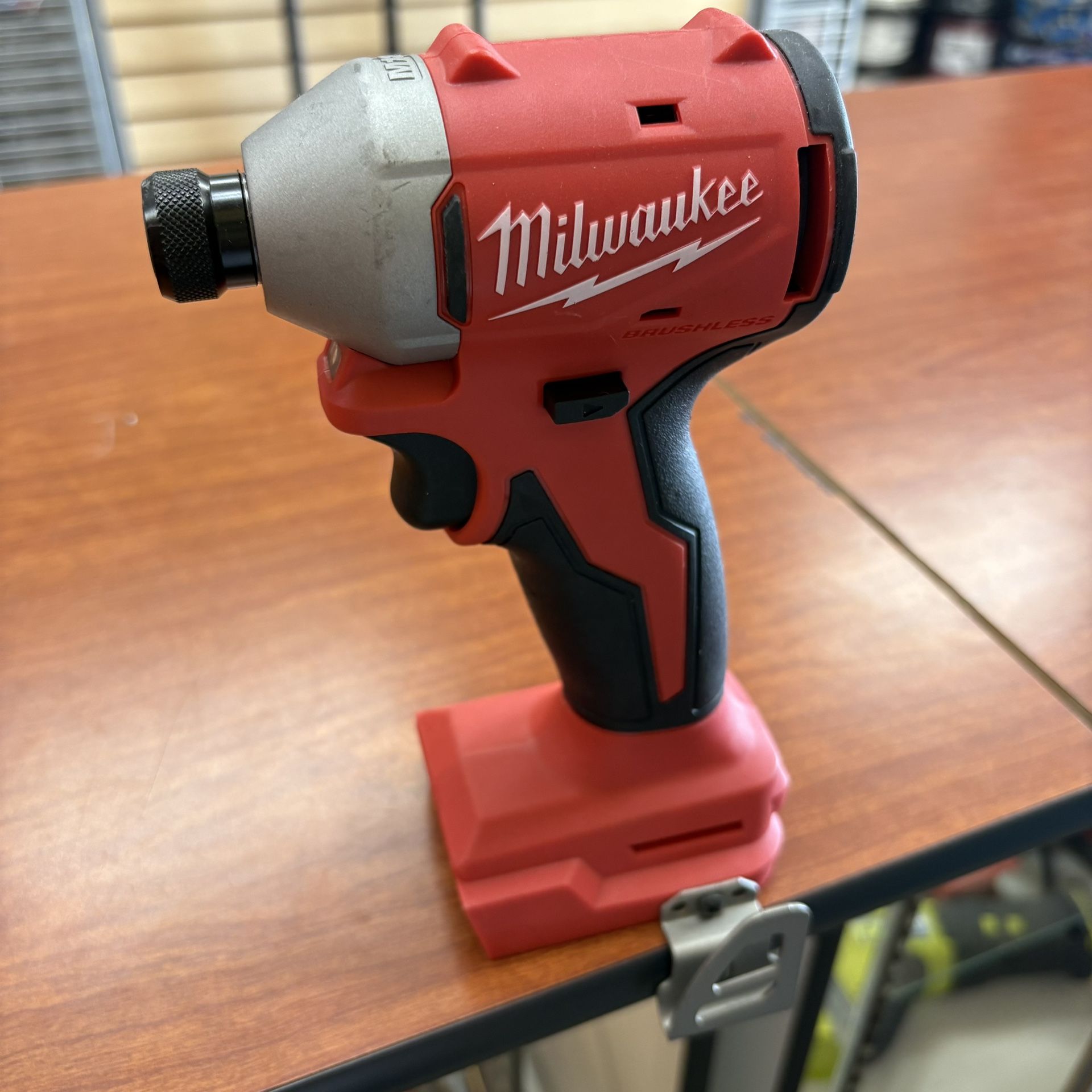 Milwaukee New 1/4” Impact 18M Brushless - Tool Only - Nuevo