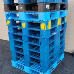 FREE PLASTIC PALLETS