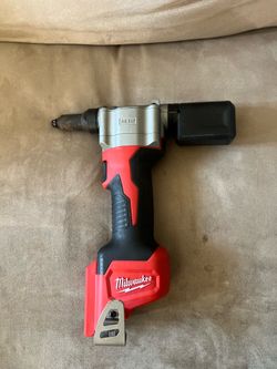 Milwaukee M12 Rivot Tool