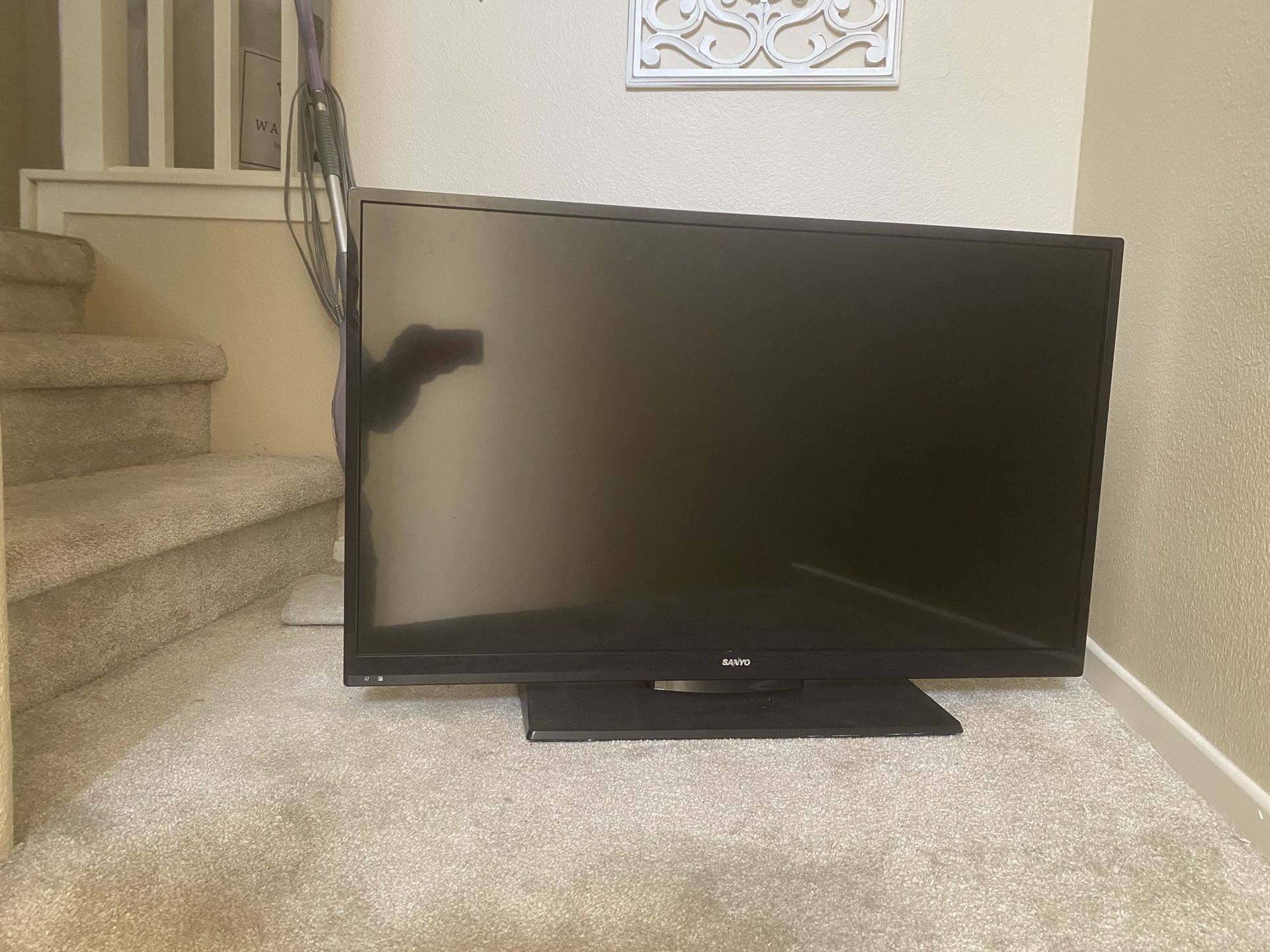 Sanyo 35” TV
