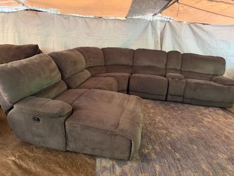 Gray recliner couch great condition clean has four recliners total delivery $40 local