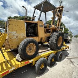 Case 586E Forklift (8000 Lbs Lifting Capacity)