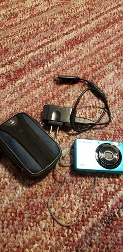 Samsung camera, case and charger