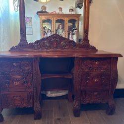 Vintage Carved Vanity With Mirror In Good Condition