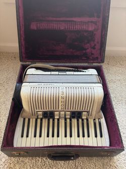 Excellent Hohner Tango IIM Accordion