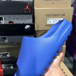 Yeezy Slides Auzre 11 10