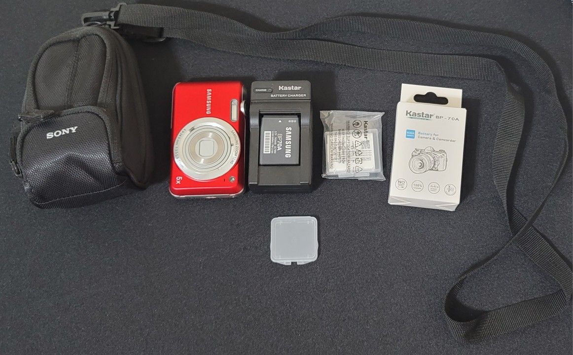 Samsung SL600 Digital Camera Bundle – Great Condition w/ Bag, 2 Batteries & Charger
