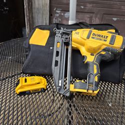 DeWalt 20VMAX 16-Degree Coil Roofing Nailer