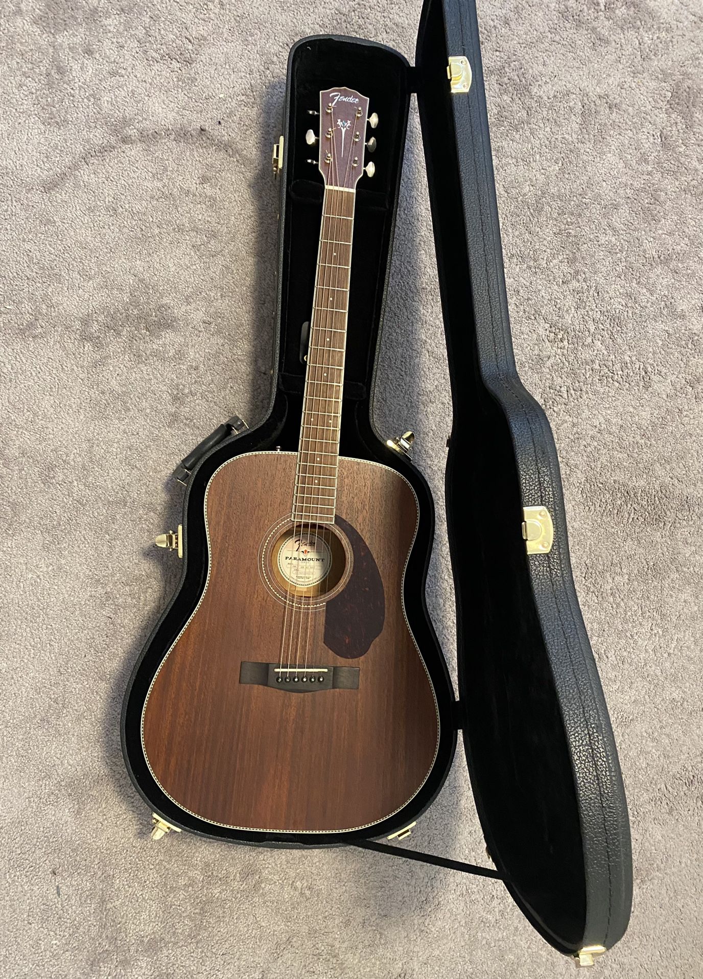 Fender Acoustic Guitar (Hard Case included) 