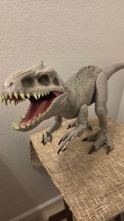 Jurassic World Destroy N' Devour 23"  Indominus Rex