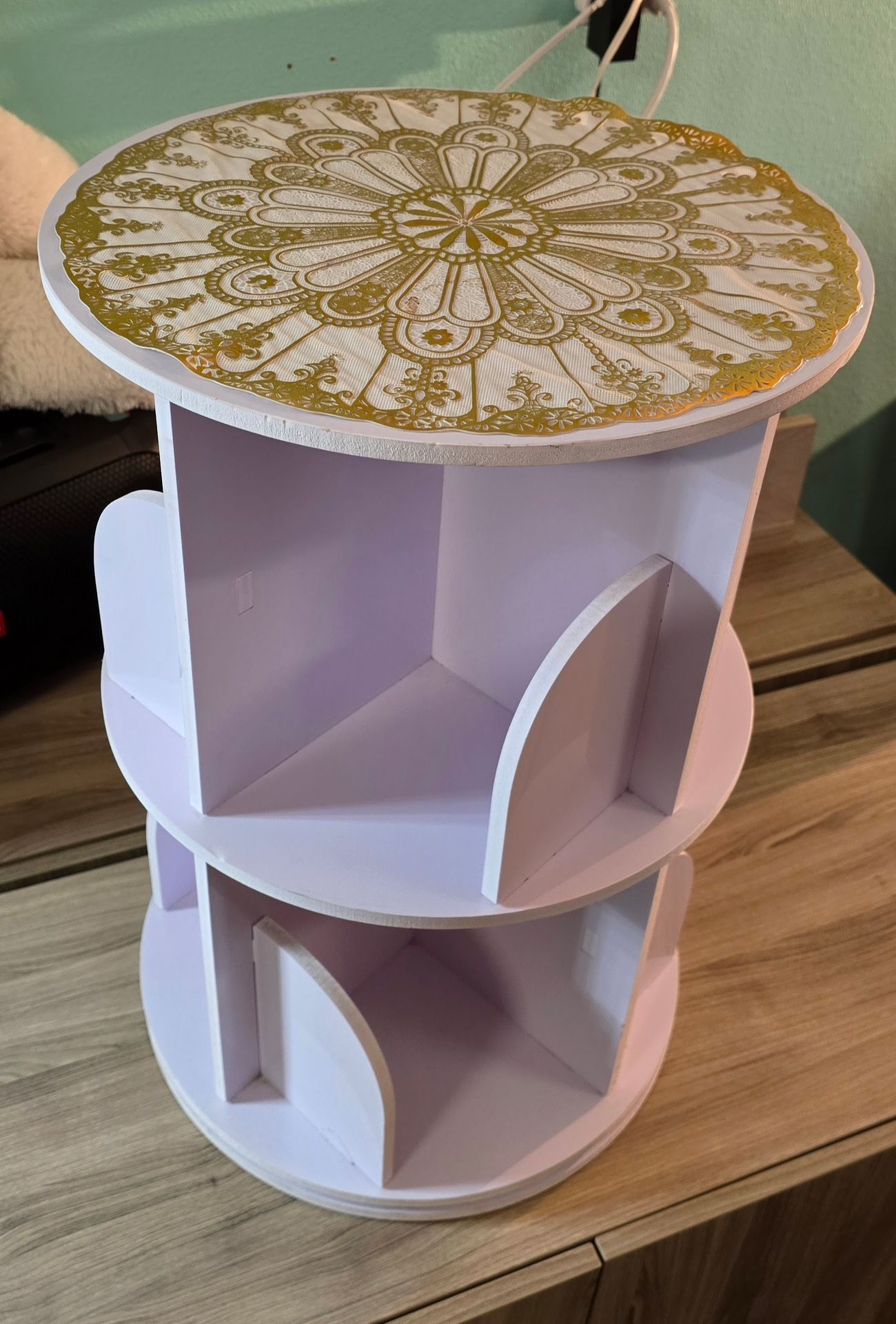 Rotating book shelf