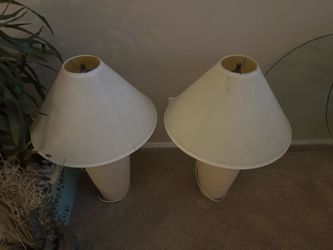 2 lamps