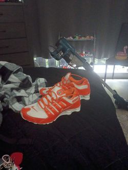 Size 10 Nike shox