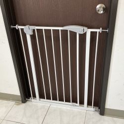 Brand New $40 Baby Gate 35-inch Tall for 29-32 inches Wide Doorways Stairs, Walk Thru Metal Pet Dog Safety Fence 