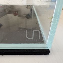 UN fishtank fluval  light . Moved so ever set up again. Excellent condition