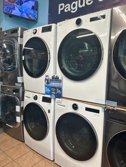LG Washer and Dryer Set / Stackable 