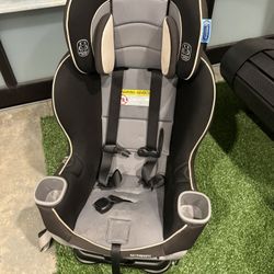 Graco Car Seat.  Front/Rear Facing. Reclinable.  Good Condition