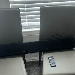 SOUNDBAR YAMAHA STRONG  SOUND WIIH REMOTE CONTROL LIKE NEW EXCELLENT CONDITION $90 PLEASE ONLY SERIOUS BUYERS PLEASE