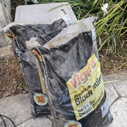 2 Bags Black Mulch Bark