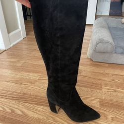 Woman’s Heeled Tall Boots 