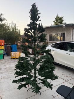 Brand New 6.1 FT Pre-Lit Christmas Tree – Foldable & Easy Assembly