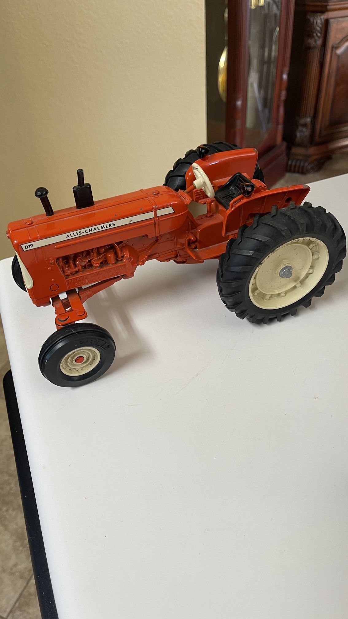 Allis Chalmers D19 Toy Farm Tractor 1/16 - Has A Paint Chips