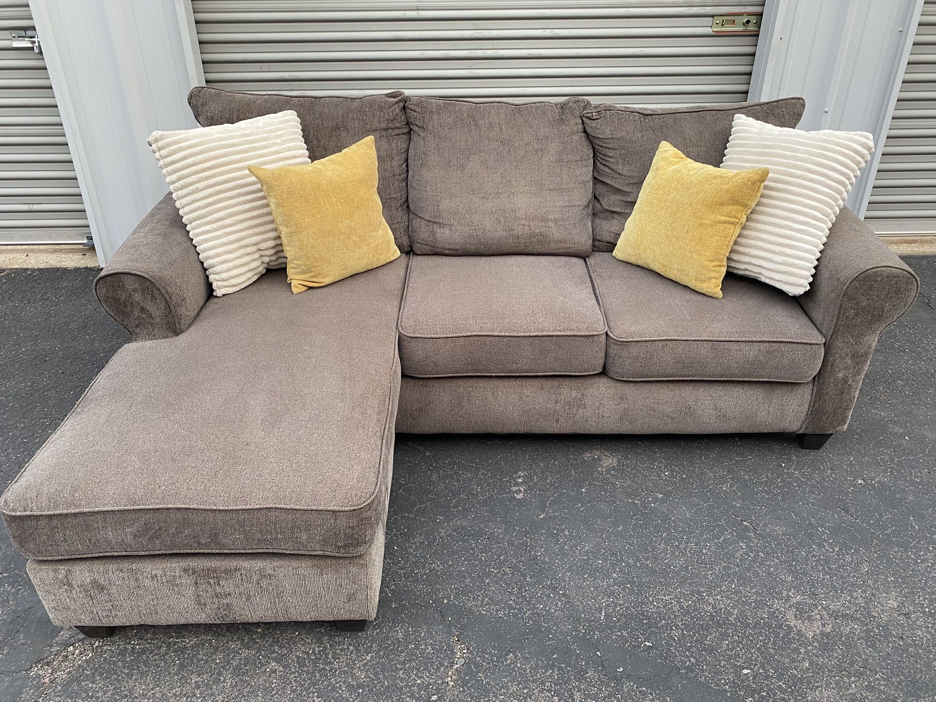 L-Shaped Sectional Couch (Brown)