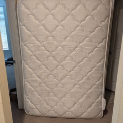 Full Sized Mattresses And Boxes