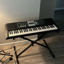 Yamaha Electric Keyboard 