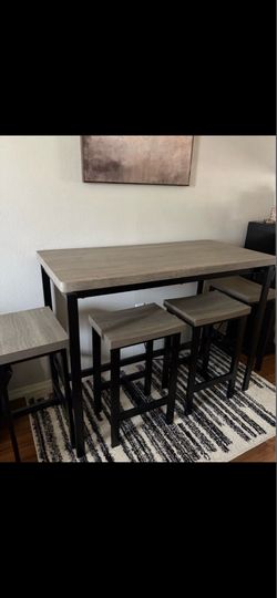 Hightop table and 4 stools