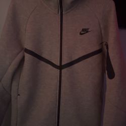 gray nike tech 