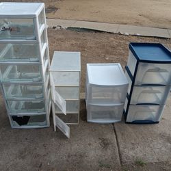 !! Plastic Storage  Containers  A Couple  Have Cracks
