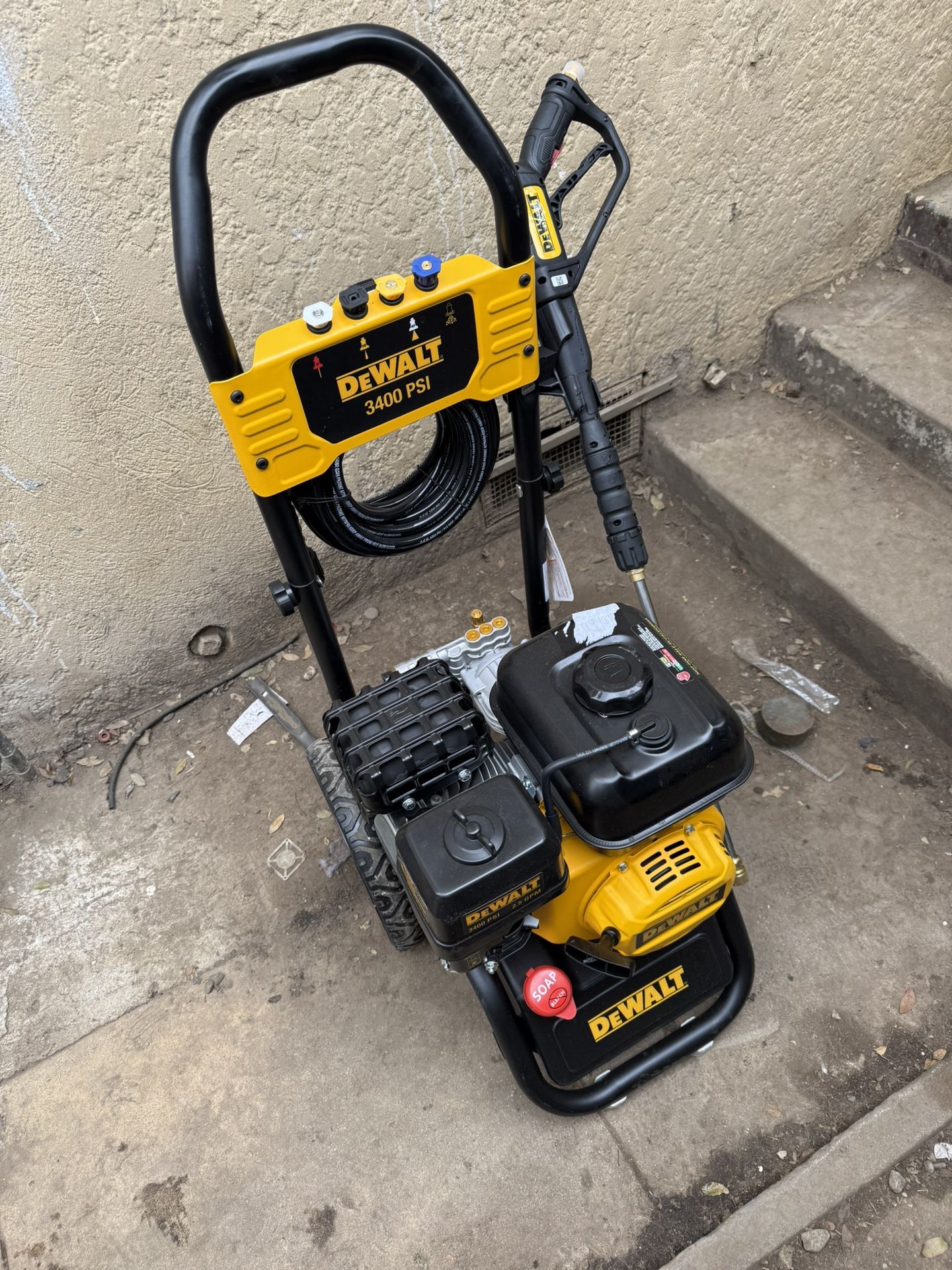 DEWALT 3400 PSI 2.5 GPM Gas Cold Water Pressure Washer with 208cc Engine