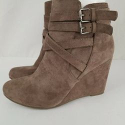 Size 10 women's wedge boots tan
