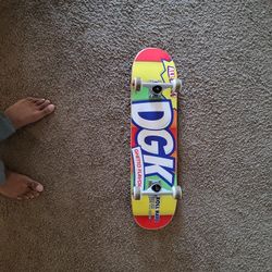 Complete 8.6 Skateboard with Redds Bearings 