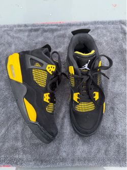 Size 6.5Y Air Jordan 4 Retro Thunder Black/Yellow