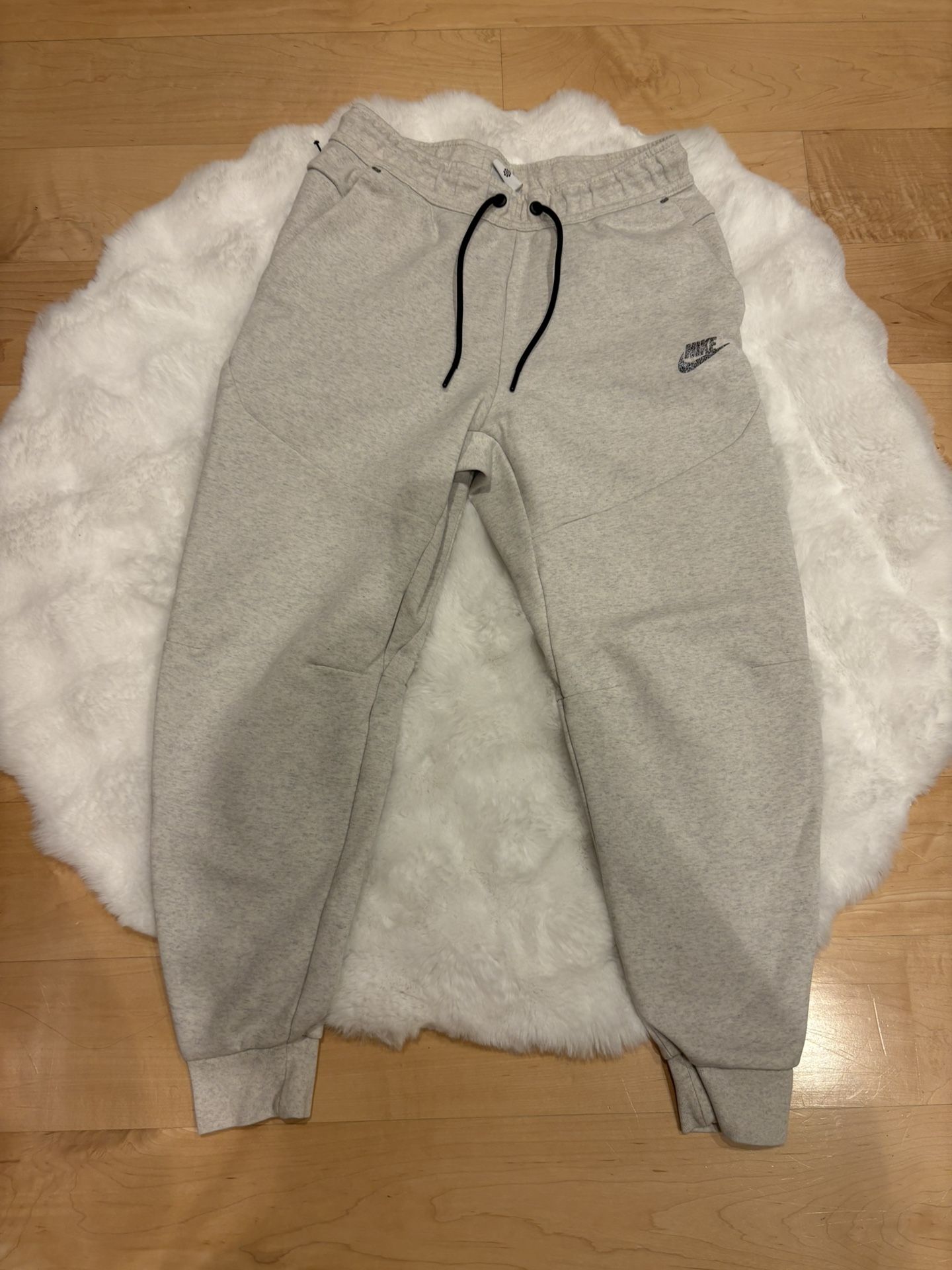 Nike Tech Pants (cream)