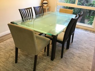 Glass Expandable Table w/ 6 Chairs