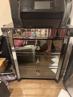 Mirrored 3-Drawer Accent Chest