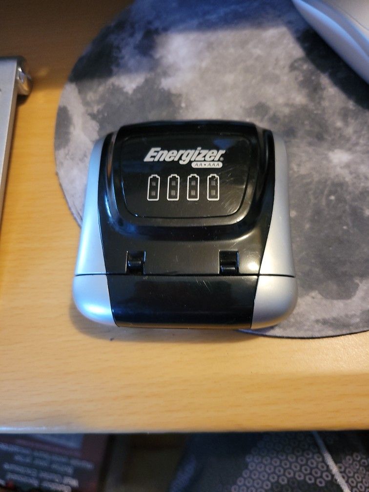 Energizer Battery Recharger CHDC7 AA & AAA