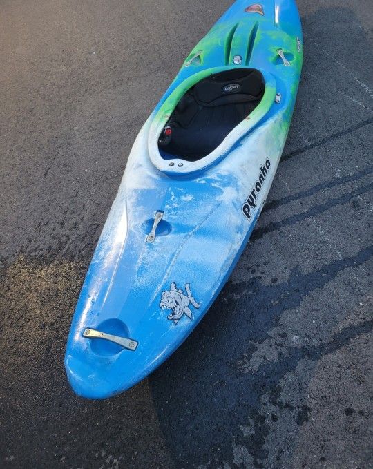 Kayak Pyranha Burn 3