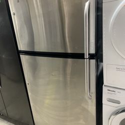 refrigerator  33  width  top freezer  ge 