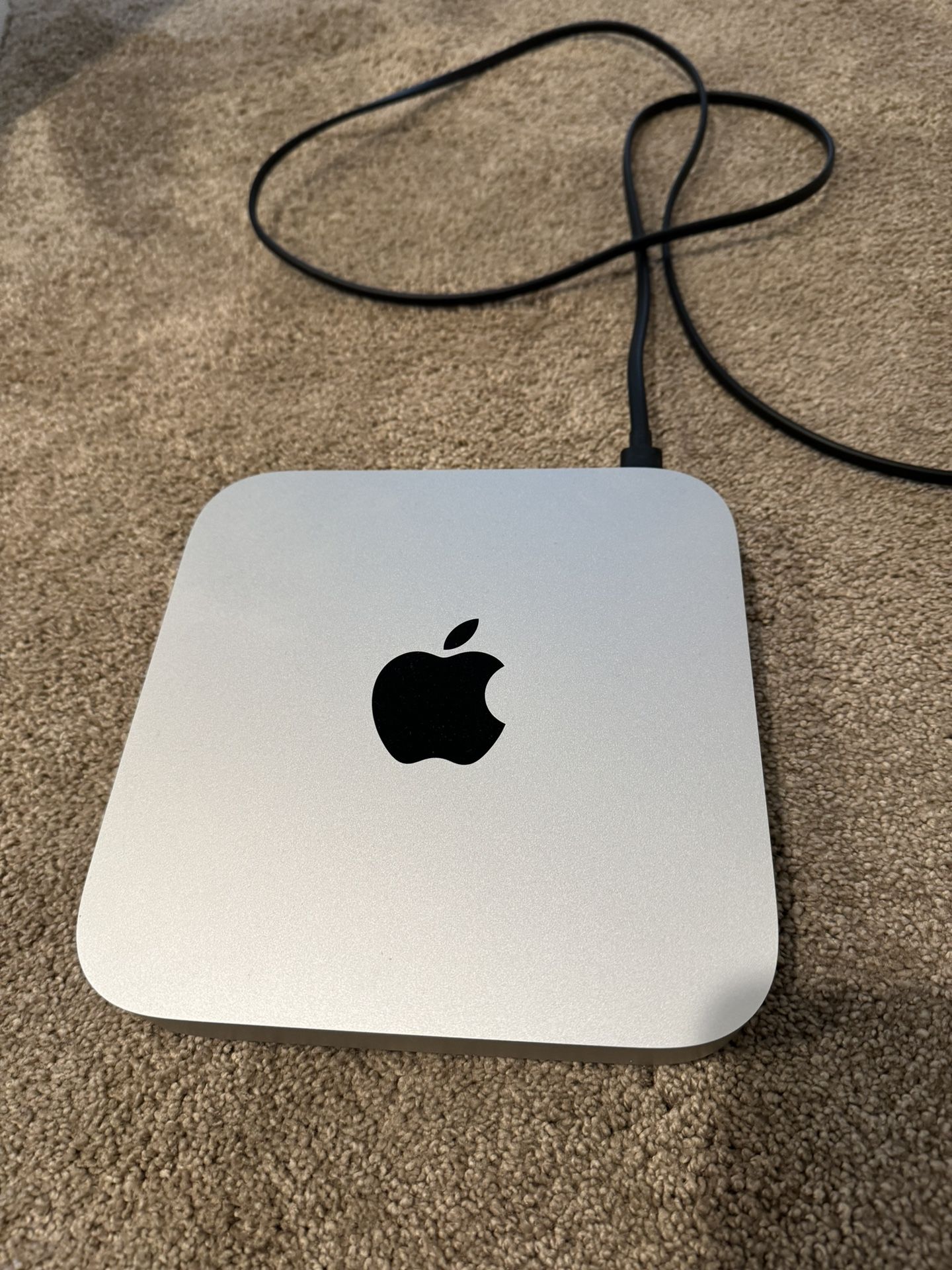 Like New! Mac mini /8C CPU/8C GPU/8GB/256GB-USA