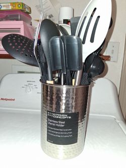Set of large utencils comes with plenty of them