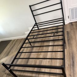 Twin Metal Bed Frame (Black)