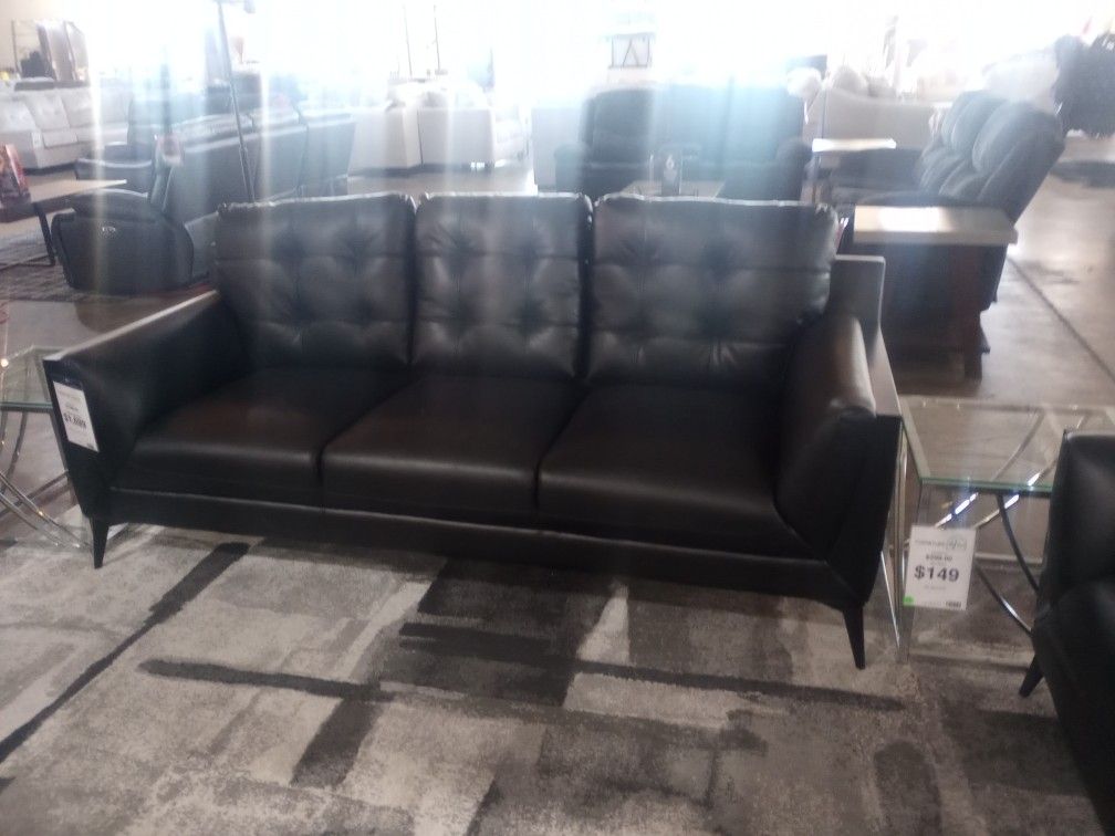 2 Pc Black Leatherette Sofa And Loveseat ( Ask For Jose)