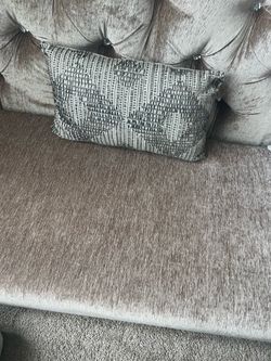 4 Pillows Like New ء