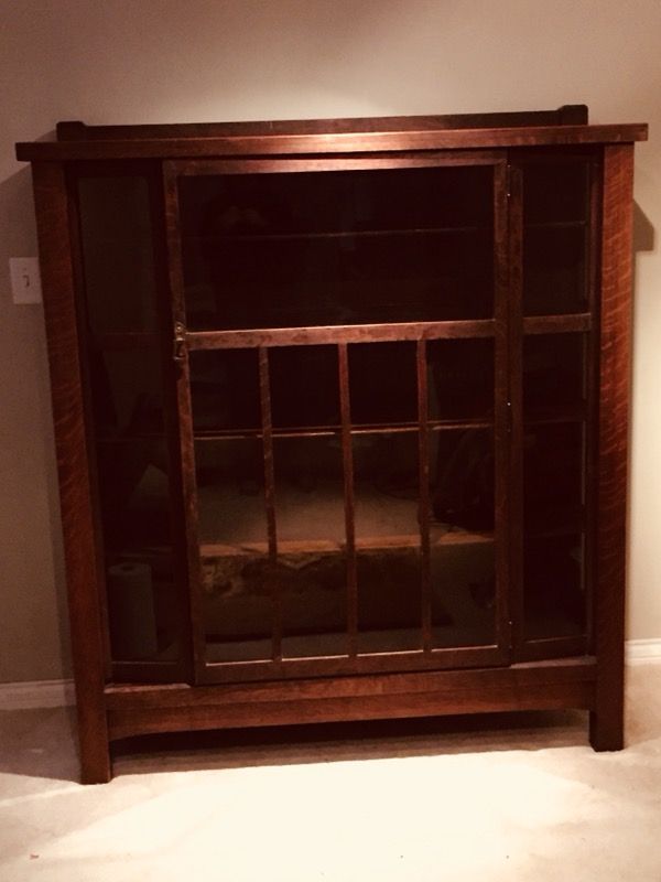 Antique Grand Rapids Chair Company Mission Oak China Cabinet For