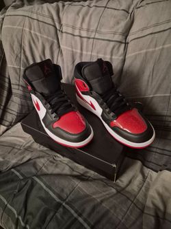 Nike air jordán 1 mid  black/White/red size 9 men