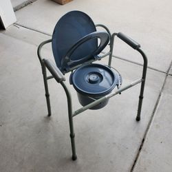 Portable commode